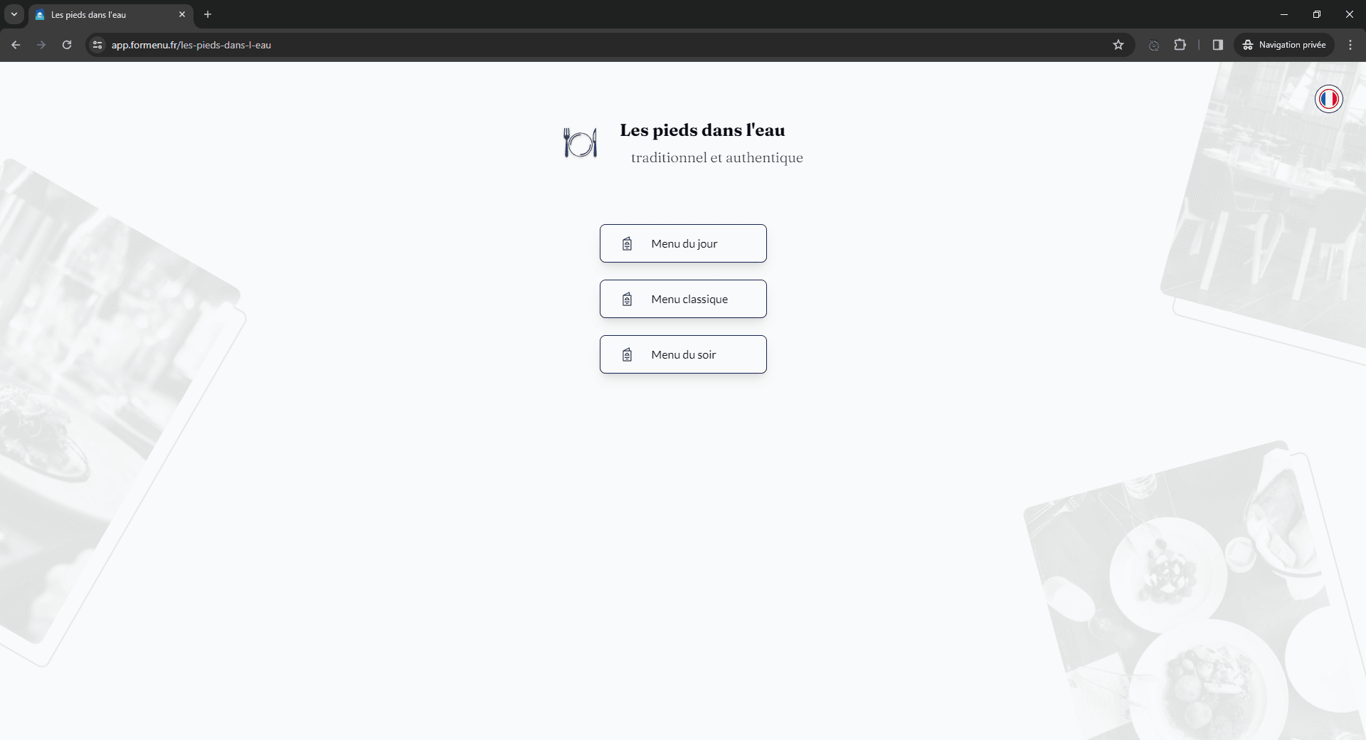 Webpage displaying a traditional and authentic restaurant named Les Pieds dans l'eau with menu options in French
