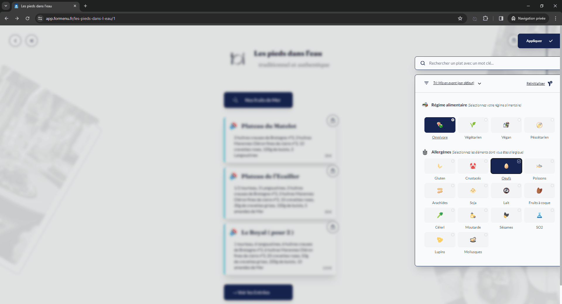 Blurred screenshot of a food-related website's menu interface with options to filter dishes based on dietary preferences and allergens in French.