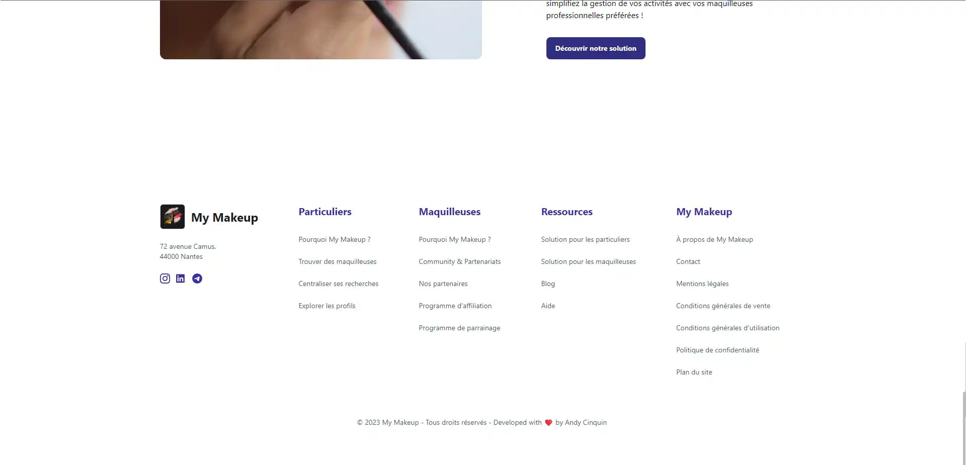 Screenshot of the footer section of a My Makeup website in French with company information, social media icons, and navigation links.